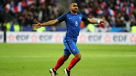 Dimitri Payet, ngôi sao của đội tuyển Pháp trong trận mở màn thắng Romania 2-1. (Ảnh: Reuters).