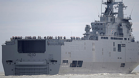 Tàu sân bay trực thăng lớp Mistral do Pháp chế tạo. (Ảnh: Reuters).