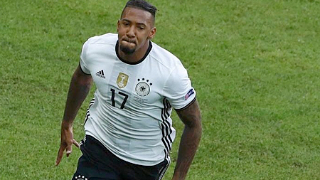 Boateng đã thông nòng cho xe tăng Đức tại trận đấu này. (Ảnh: Reuters)