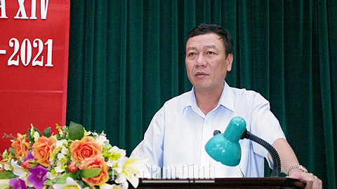 Đồng chí Đoàn Hồng Phong, Ủy viên BCH Trung ương Đảng, Bí thư Tỉnh ủy, Trưởng Ban Chỉ đạo công tác bầu cử tỉnh phát biểu tại hội nghị.