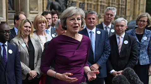 Bà Theresa May trả lời báo giới tại thủ đô London ngày 7/7. Ảnh: AFP/TTXVN