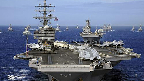 Tàu sân bay USS Ronald Reagan cập cảng ở thành phố Busan, đông nam Hàn Quốc ngày 30/10/2015. Ảnh: EPA/TTXVN