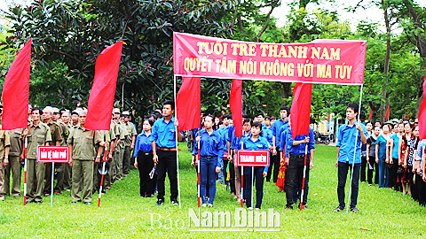 Học sinh, sinh viên Thành phố Nam Định ra quân hưởng ứng Ngày toàn dân phòng chống ma túy (26-6).