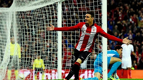 Tiền đạo Aritz Aduriz của Athletic Bilbao ăn mừng bàn thắng vào lưới Sevilla trong trận lượt đi tứ kết UEFA Europa League 2015-16 trên sân nhà San Mames, Bilbao, Tây Ban Nha, ngày 7-4-2016. (Ảnh: Getty Images)