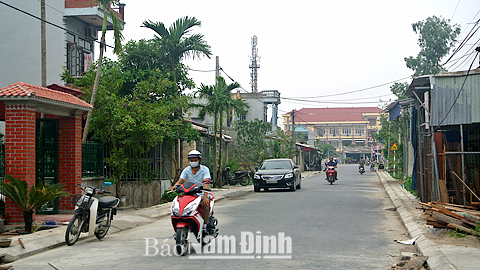 Đường trục tổ dân phố Trung Quyên, Thị trấn Mỹ Lộc được xây dựng đảm bảo tiêu chí NTM.