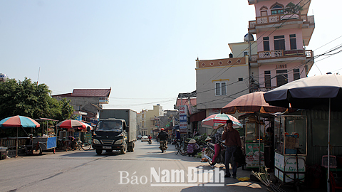 Huyện Hải Hậu cần kiên quyết giải tỏa họp chợ trên Cầu Đôi gây mất trật tự, ATGT.