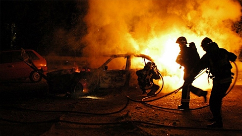 Dường như đốt xe ô-tô trong đêm giao thừa đã trở thành "truyền thống" tại Pháp.