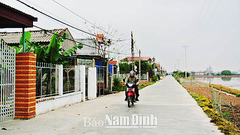 Đường dong ngõ xóm tại xóm Tây Đường 2 thuộc xã Trực Phú (Trực Ninh) được mở rộng, bê tông hóa khang trang sạch sẽ.