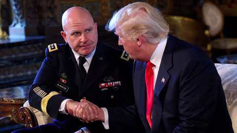 Tổng thống Donald Trump gặp tướng McMaster tại khu nghỉ dưỡng Mar-a-Lago. Ảnh: AP