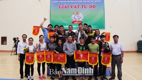 Đội tuyển huyện Vụ Bản giành giải nhất Giải vật tự do toàn tỉnh năm 2017.  Bài và ảnh: Đức thiện