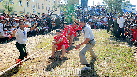 Kéo co, trò chơi dân gian vẫn được duy trì trong các ngày hội ở miền quê Giao Thuỷ. Ảnh: Chu Thế Vĩnh