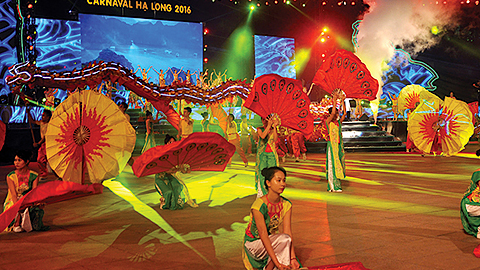 Một tiết mục biểu diễn trong Carnaval Hạ Long 2016.