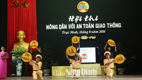 Hội thi “Nông dân với ATGT năm 2016” do HND tỉnh tổ chức tại huyện Trực Ninh đã thu hút đông đảo hội viên tham gia.  Bài và ảnh: Hoàng Tuấn