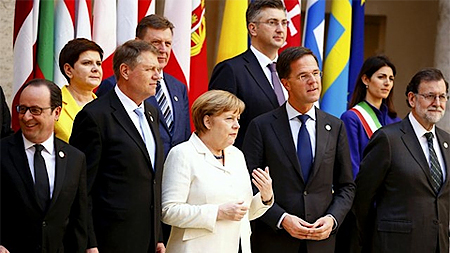 Các nhà lãnh đạo châu Âu dự Hội nghị thượng đỉnh EU kỷ niệm 60 năm ngày ký Hiệp ước Rome, Italy, ngày 25-3. (Ảnh: Reuters)