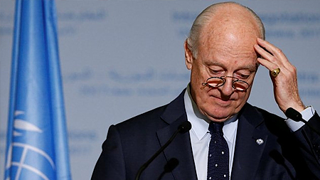 Đặc phái viên LHQ về vấn đề Syria Staffan de Mistura tại họp báo sau một cuộc họp trong khuôn khổ vòng đàm phán mới về hòa bình ở Syria do LHQ bảo trợ đang diễn ra tại Geneva, Thụy Sỹ, ngày 24-3-2017. (Ảnh: Reuters)