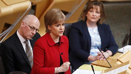 Thủ hiến Scotland Nicola Sturgeon trong cuộc tranh luận về cuộc trưng cầu dân ý mới tại Edinburgh, ngày 28-3. (Ảnh: Reuters)