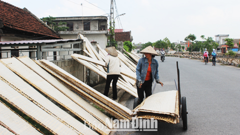 Phụ nữ xã Nghĩa Lâm (Nghĩa Hưng) phát triển kinh tế bằng nghề làm miến, bánh đa.