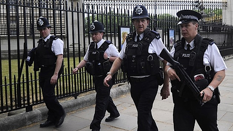 Cảnh sát Anh tuần tra tại London. (Ảnh: Reuters)