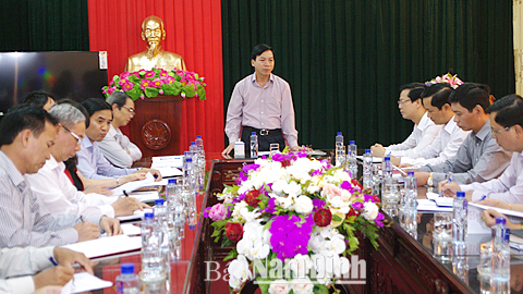 Đồng chí Trần Văn Chung, Phó Bí thư Thường trực Tỉnh ủy, Chủ tịch HĐND tỉnh phát biểu kết luận Hội nghị.