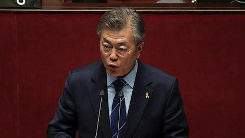 Ứng cử viên Moon Jae-in tại phiên họp ở Seoul. Ảnh: AFP/TTXVN