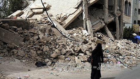 Cảnh đổ nát sau các cuộc không kích ở Sana'a, Yemen ngày 25/3. Ảnh: THX/TTXVN.