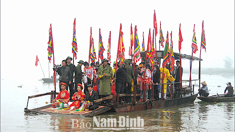 Rước nước trong nghi thức Lễ hội Đền Độc Bộ xã Yên Nhân (Ý Yên). Ảnh: Do cơ sở cung cấp