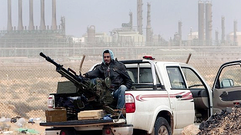 Nhóm vũ trang kiểm soát mỏ dầu ở miền đông Li-bi.