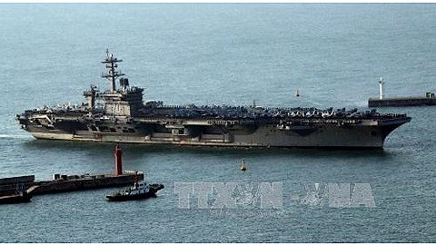 Tàu sân bay USS Carl Vinson tới cảng Busan Hàn Quốc ngày 15-3. Ảnh: TTXVN 