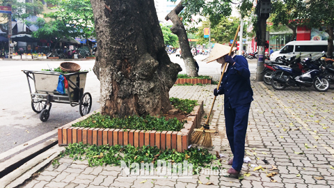 Thu gom rác thải trên địa bàn Thành phố Nam Định.