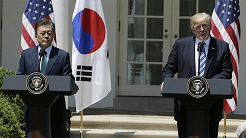 Tổng thống Mỹ đón Tổng thống Hàn Quốc đến thăm. Ảnh: Reuters.