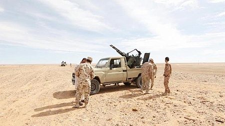 Binh sĩ Libya tại tiền đồn ở Wadi Bey, phía tây TP Sirte, Libya, ngày 23-2-2016. (Ảnh: Reuters)