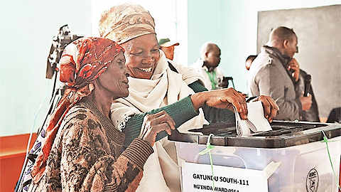 Cử tri Kê-ni-a bỏ phiếu bầu Tổng thống. Ảnh: TÂN HOA XÃ