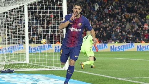 Suarez lập cú đúp góp phần vào chiến thắng của Barca. 