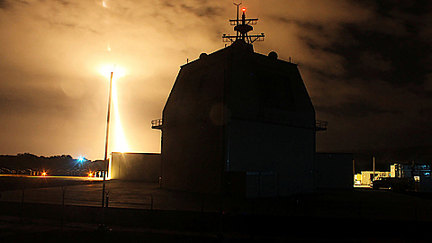 Hệ thống phòng chống tên lửa đạn đạo Aegis. Ảnh: Roi-tơ