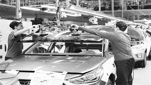 Kinh tế Nga trụ vững trước các lệnh trừng phạt của phương Tây.