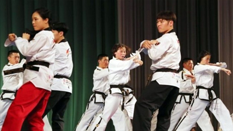 Hai đoàn tê-cuôn-đô Hàn Quốc và Triều Tiên biểu diễn chung tại Bình Nhưỡng. Ảnh tech2.org