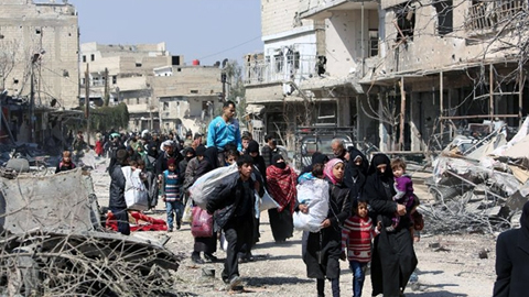 Người dân Xy-ri sơ tán khỏi các vùng chiến sự. Ảnh WETINHAPPEN