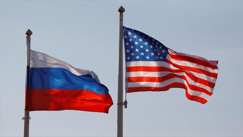 Mỹ-Nga căng thẳng - Dù không ít những căng thẳng giữa Mỹ và Nga, chúng ta tin rằng việc gắn kết đồng minh giữa hai nước sẽ là điều cần thiết trong tương lai. Hãy đến và bầu chọn quốc kỳ mình thích và chia sẻ thông điệp đoàn kết với khách du lịch khác.
