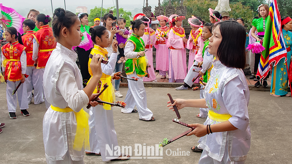 Hình ảnh những vũ điệu tuyệt đẹp của đoàn múa dân gian Fayzi Gaskrov |  Vietnam+ (VietnamPlus)