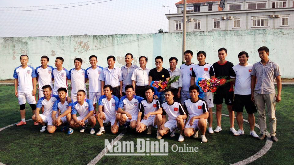 Câu lạc bộ bóng đá Thanh niên Thị trấn Gôi.  Bài và ảnh: Hoàng Anh