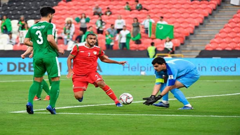 Các cầu thủ Ô-man (áo đỏ) giành chiến thắng cách biệt 3-1 trước Tuốc-mê-ni-xtan.