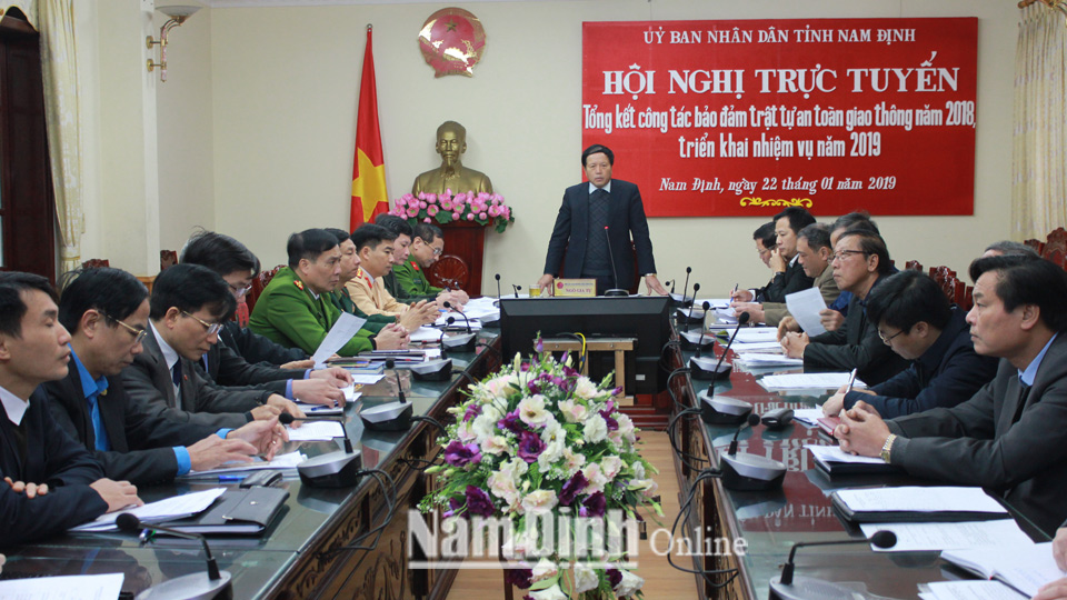 Đồng chí Ngô Gia Tự, Ủy viên Ban Thường vụ Tỉnh ủy, Phó Chủ tịch  Thường trực UBND tỉnh, Phó Trưởng Ban Thường trực Ban ATGT tỉnh kết  luận chỉ đạo hội nghị.