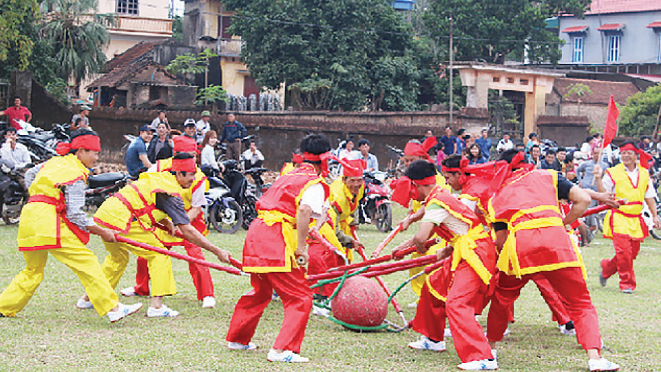 Đến với hoạt động "Khám phá Tết Việt", du khách có cơ hội tham gia vào các trò chơi dân gian đặc sắc. Ảnh: BTC