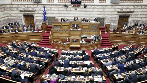 Quốc hội Hy Lạp bỏ phiếu về thỏa thuận với Ma-xê-đô-ni-a. Ảnh AP