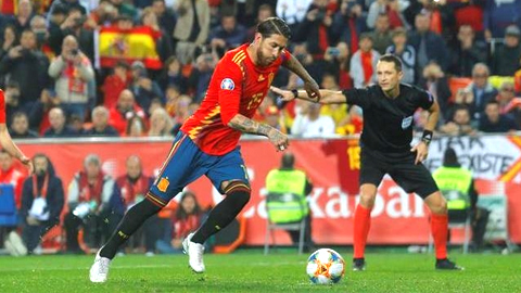 Sergio Ramos lập công bằng pha Panenka trên chấm 11 m, giúp Tây Ban Nha khởi đầu thuận lợi ở trận mở màn vòng loại Euro 2020.