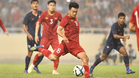 Thành Chung dễ dàng nâng tỷ số lên 3-0 với cú sút cận thành. 