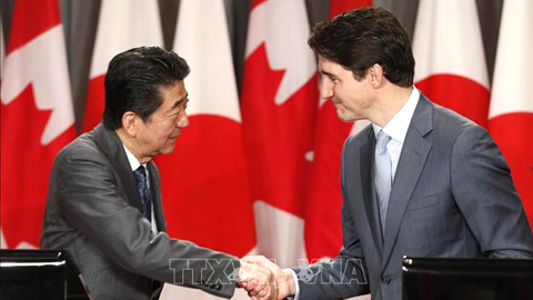 Thủ tướng Canada Justin Trudeau (phải) và Thủ tướng Nhật Bản Shinzo Abe trong cuộc họp báo chung tại Ottawa, Ontario, Canada, ngày 28/4/2019. Ảnh: AFP/ TTXVN