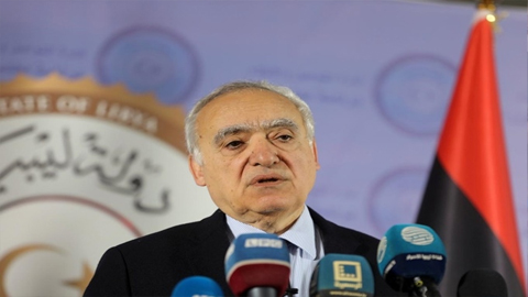 Đặc phái viên LHQ về Libya Ghassan Salame phát biểu ý kiến trong cuộc họp báo tại Tripoli, ngày 6-4. (Ảnh: Reuters)