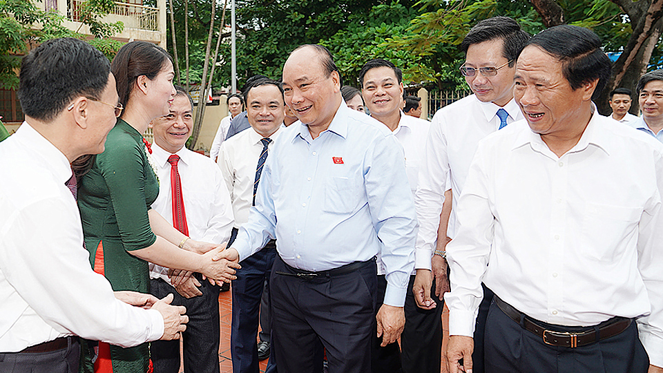 Thủ tướng Nguyễn Xuân Phúc tiếp xúc cử tri An Dương, Hải Phòng. Ảnh: VGP/Quang Hiếu