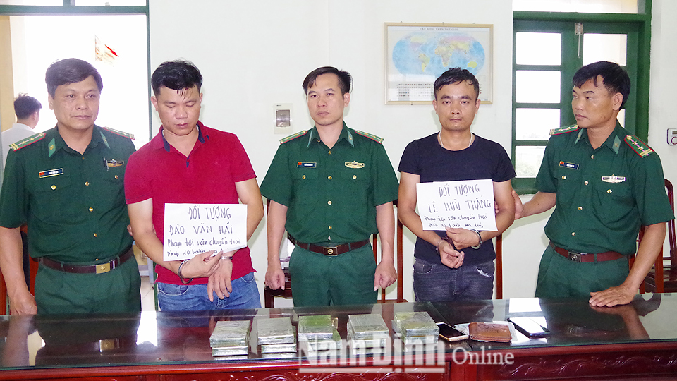 Các đối tượng bị bắt giữ trong đường dây vận chuyển ma túy từ Lào về Nam Định.